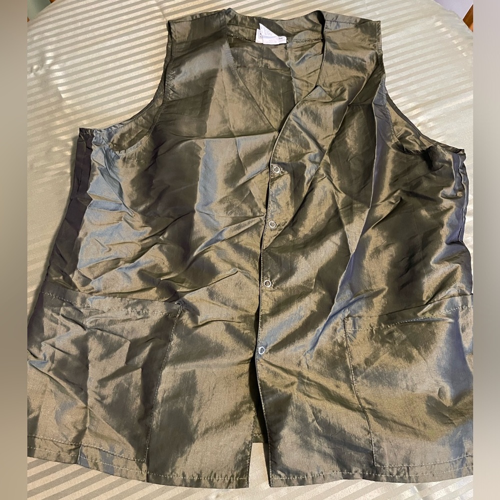 Hairstylist Shiny Green  Sleeveless Button-Up Vest